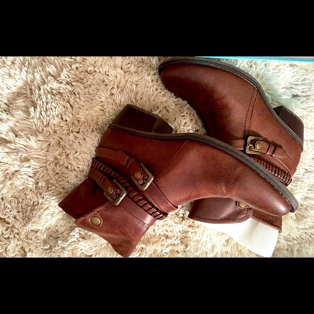 Wear only once looks new..